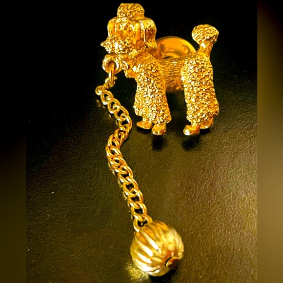 Vintage Gold Tone Poodle Dog with Chain Lapel Pin. - Picture 3 of 6